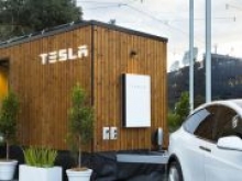 Tesla показала дом будущего на колесах