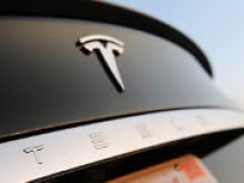 Сбой сервера Tesla привел к остановке электрокаров по всему миру