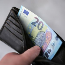 Средняя зарплата в Германии в 2025 году: сколько платят в разных отраслях