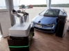 Volkswagen представила мобильного робота для подзарядки электромобилей
