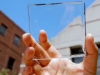Инженеры разработали прозрачную солнечную панель для смартфонов