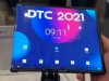TCL показала первый в мире растягиваемо-складной смартфон