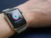 Новая система позволит владельцам смарт-часов Apple обмениваться данными при рукопожатии