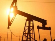 Нефть Brent дешевеет, стоимость WTI растет