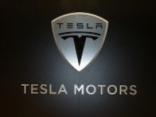 После разделения акции Tesla выросли в цене на 3%