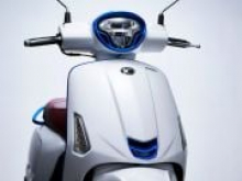 Kymco представила доступный электроскутер с запасом хода 199 км и навигацией