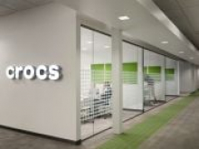 Crocs заработала на пандемии: акции компании выросли на 1000%