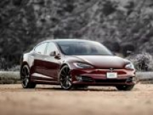 Tesla представила новую модификацию Model S Plaid с рекордной автономностью (фото)